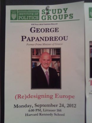 Papandreu , presidente de la Internacional socialista ,da clases en Harvard de como "REDISEÑAR  EUROPA". (sic)