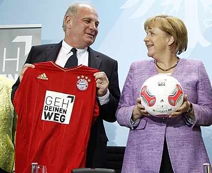Uli Chenes junto a su amiga Angela Merkel