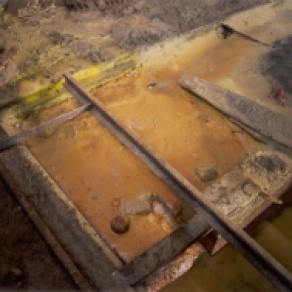 La extracción del oro se realiza con cianuro. En todos los lugares donde se ha establecido hay contaminación del agua por metales pesados.